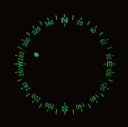 暗い場所でも確認しやすい蓄光付指針、蓄光表示付回転リング